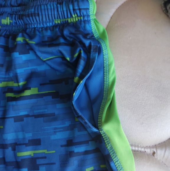 Tek Gear boys shorts - Picture 2 of 3